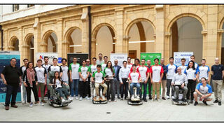 Los equipos de las distintas universidades con sus prototipos