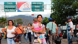 Venezolanos que pasan la frontera