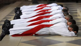 Crisis de ovaciones en las diócesis francesas