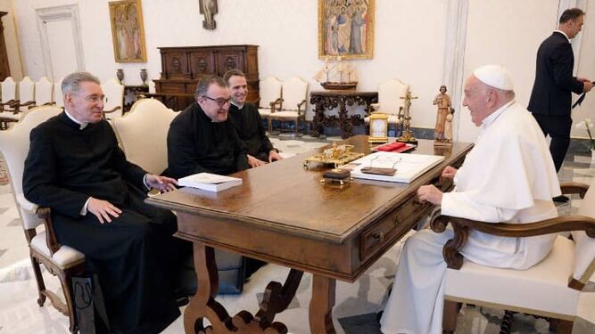 Francisco, con miembros del Instituto Cristo Rey