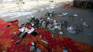 Pertenencias de las víctimas de la estampida en Mughal Garhi