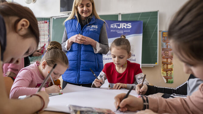Atendiendo a las demandas educativas en Ucrania