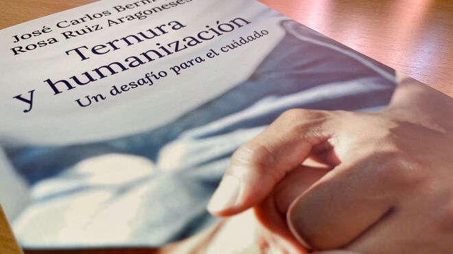 'Ternura y humanización', un libro sobre la esencia del cuidado