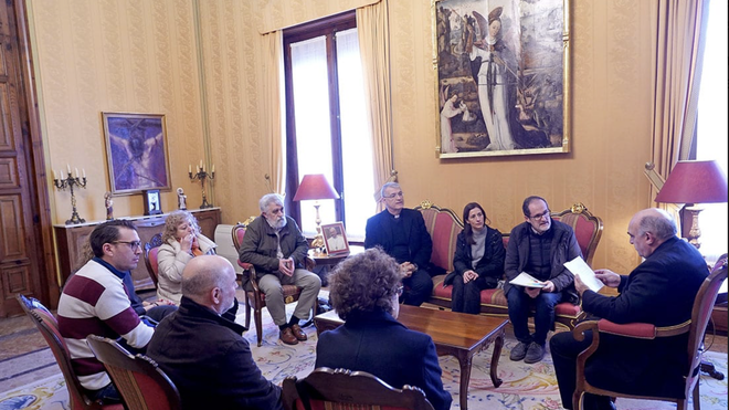 El arzobispo de Valencia, en un encuentro con los miembros del COF