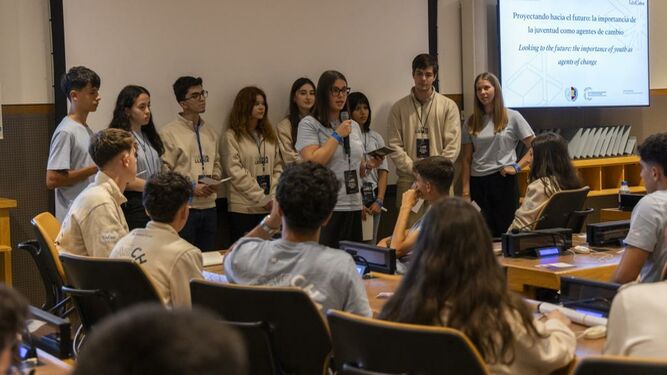 Estudiantes de EduCaixa presentando sus propuestas en la sede de la ONU en Nueva York.© Fundación "la Caixa"