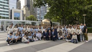 Estudiantes de EduCaixa, con representantes de la ONU en Nueva York
