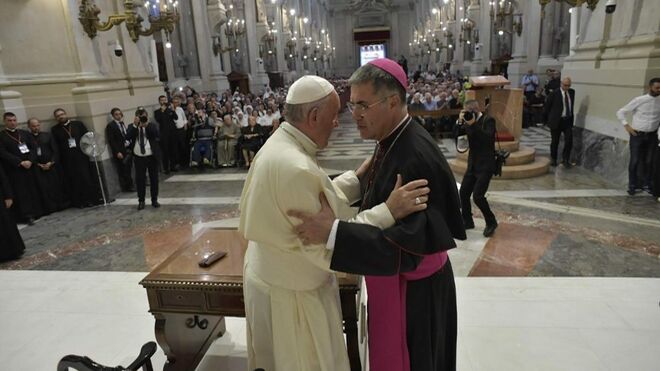Francisco con el arzobispo de Palermo durante su visita en 2018