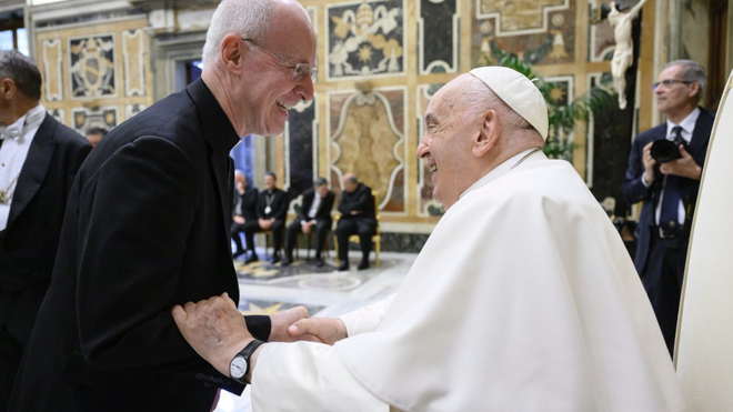 El Papa y James Martin