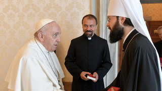 Francisco recibe a un enviado de Kirill