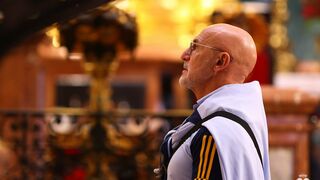 Luis de la Fuente, rezando ante el Cachorro