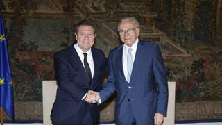 El presidente de Castilla-La Mancha, Emiliano García-Page, y el presidente de la Fundación ”la Caixa”, Isidro Fainé