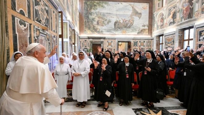 El Papa, con los religiosos