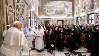 El Papa, con los religiosos