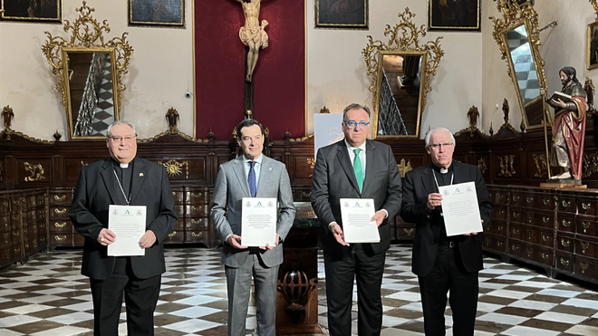 Los arzobispos Saiz y Tamayo con el presidente Moreno en la catedral de Granada