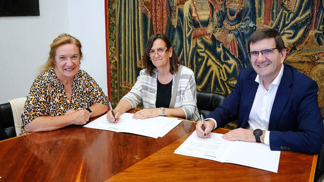 Marta e Isabel Domínguez Elías, con Juan José Etxeberria, rector de Deusto