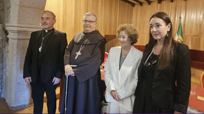 Rodríguez Carballo cn el hábito franciscano