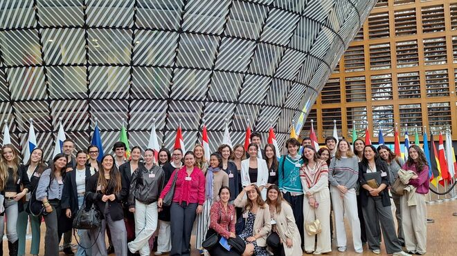 Los alumnos, ante el Parlamento Europeo en Bruselas