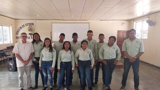 Equipo de la emisora Kupia Kumi