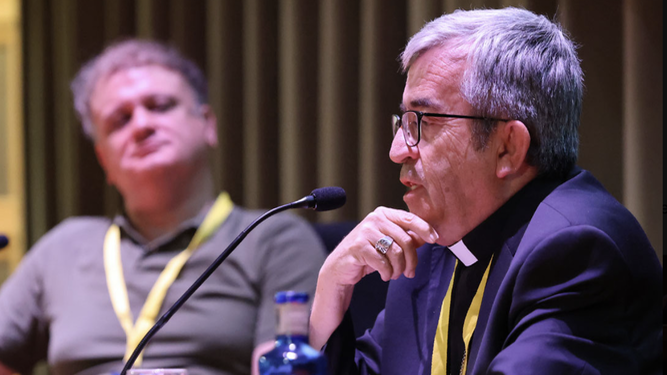 Argüello, durante su intervención en el ISEEP, junto a Quintana Paz
