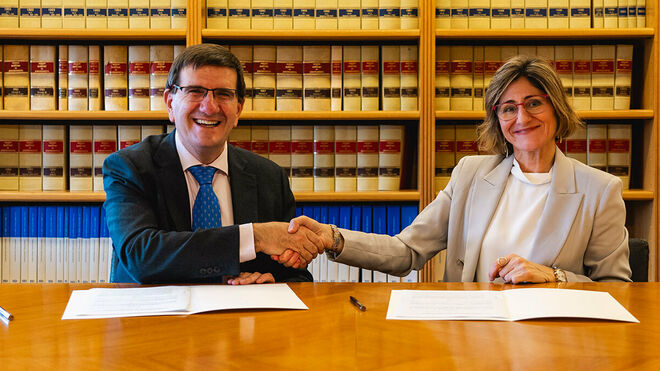 El rector de Deusto, Juan José Etxeberria y la directora territorial norte de BBVA, Marta Alonso