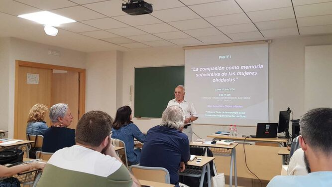 Tamayo en el curso 'La compasión en un mundo injusto' en Laredo