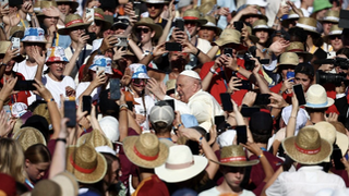 El Papa, con los monaguillos