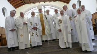 Prado con algunos de sus curas