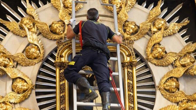 Bajada de la imagen de la Virgen de la Paloma