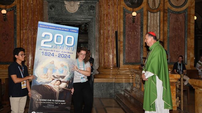 Fernández Artime, y los jóvenes salesianos