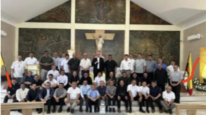El Nuncio Carrascosa y los dos curas desplazados de Quito