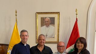 Bertomeu y Sciclina, junto a Paola Ugaz y Pedro Salinas