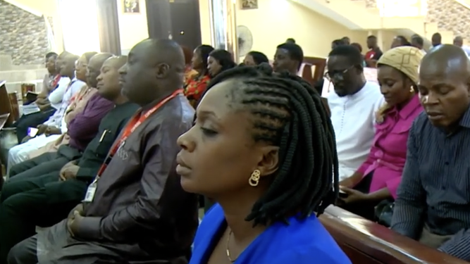 Misa en una parroquia de Abuja en Nigeria