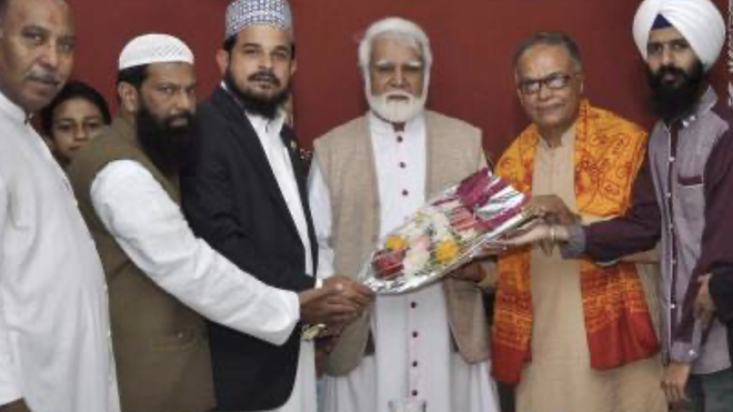 Joseph Coutts (centro), arzobispo emérito de Karachi