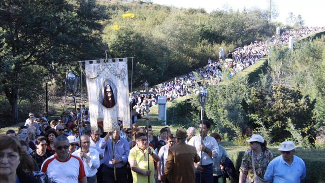 Procesión de devotos de Nuestra Señora de los Dolores de Chandavila