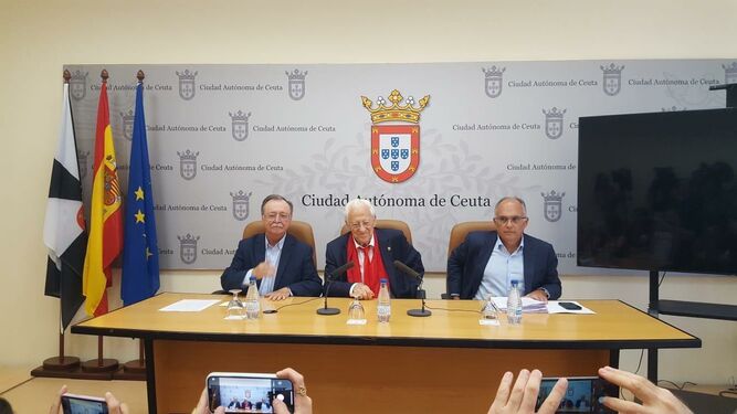 El Padre Ángel con el presidente de Ceuta