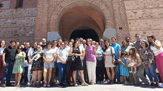 Las parejas de la macroboda con sus hijos