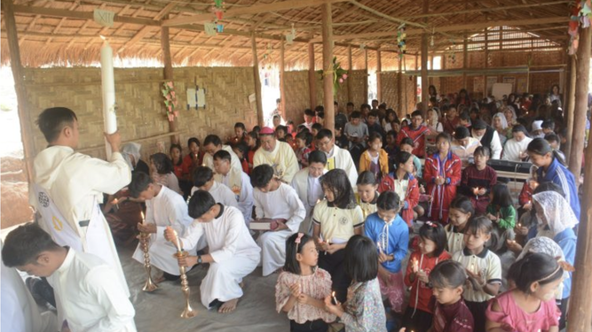 Misa con los desplazados en Myanmar