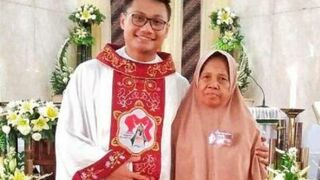 Padre Edi Prasetyo y su abuela musulmana