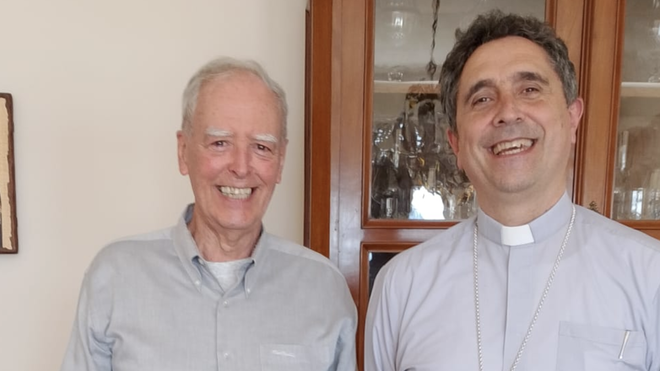 El misionero Miguel Garaizábal, con el obispo Cadiñanos