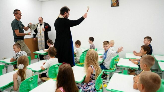 Bendición de la primera clase de la escuela Don Bosco