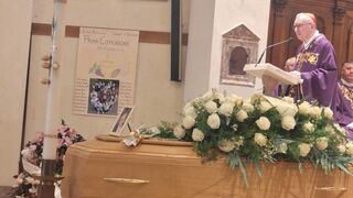 El cardenal Parolin celebra el funeral de su madre