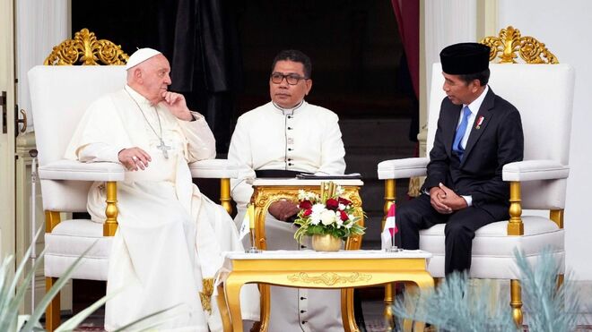 Francisco, con el presidente de Indonesia