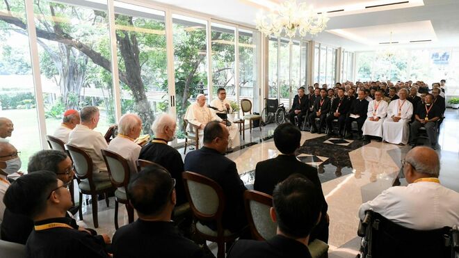 El Papa, con los jesuitas de Indonesia
