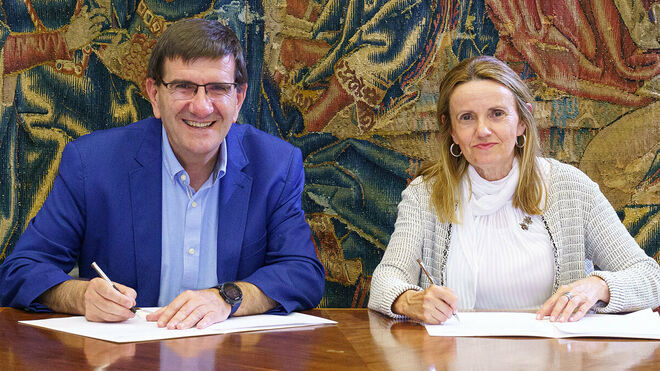 El rector de Deusto, Juan José Etxeberria, y Kermele Acebo, CEO de Grupo SSI