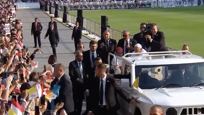 Miles de fieles esperaban al Papa