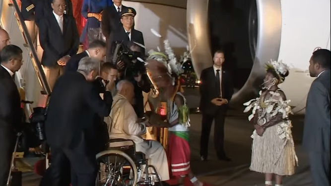 Francisco, a su llegada a Port Moresby