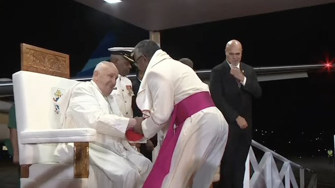 Francisco logra, por fin, besar suelo de Oceanía