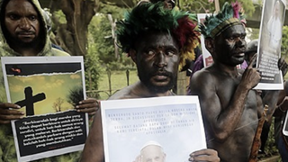 Indígenas papúes frente a Nunciatura en Yakarta Indonsia