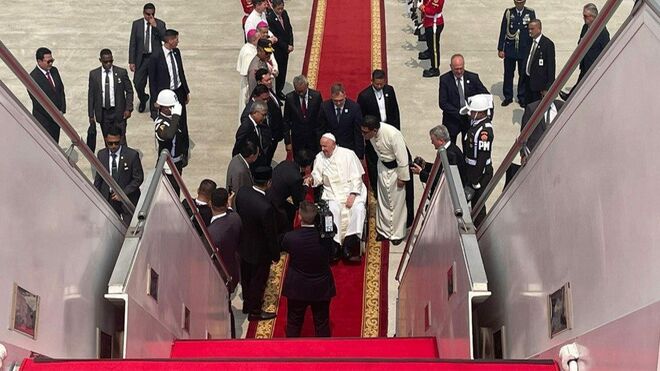 El Papa se despide de Indonesia y continúa rumbo a Papúa Nueva Guinea