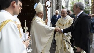 Mazuelos y el pte canario Fernando Clavijo